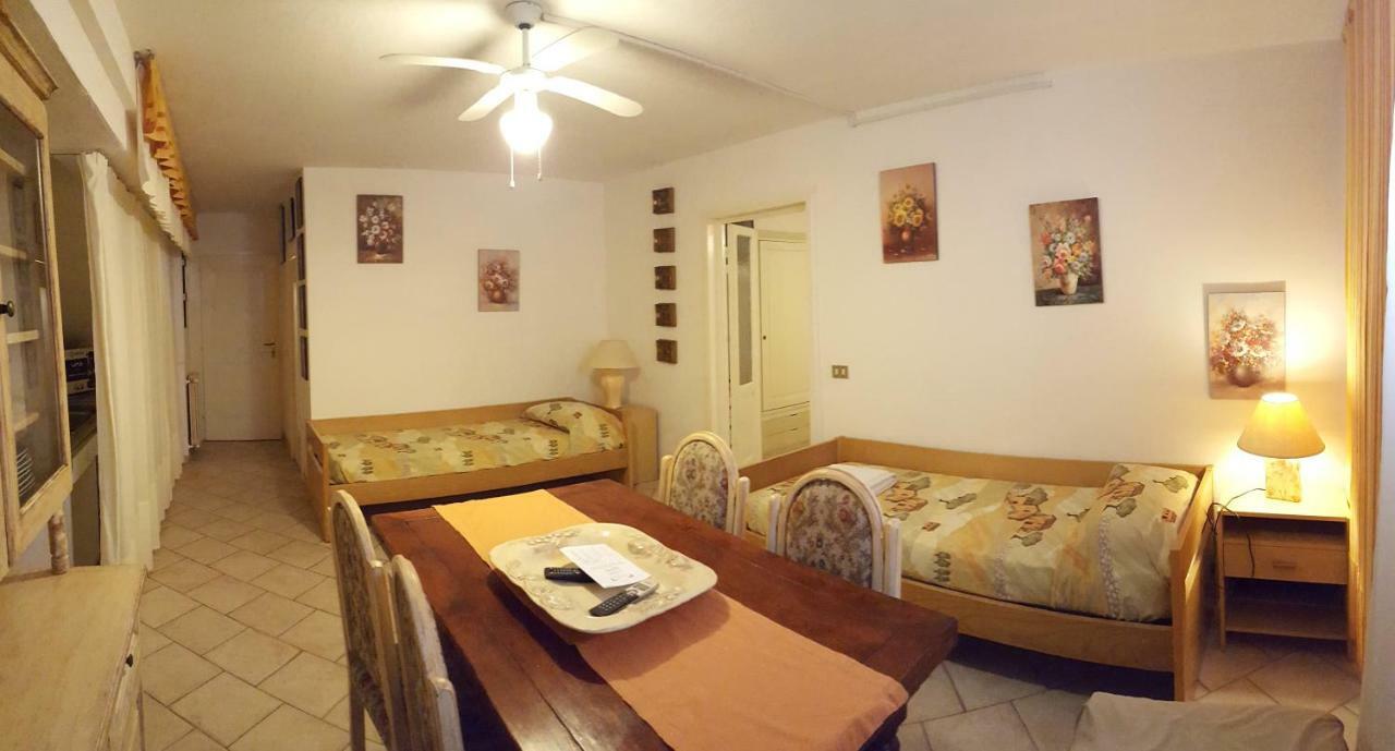Taverna Derosas Apartment Golfo Aranci Exterior photo